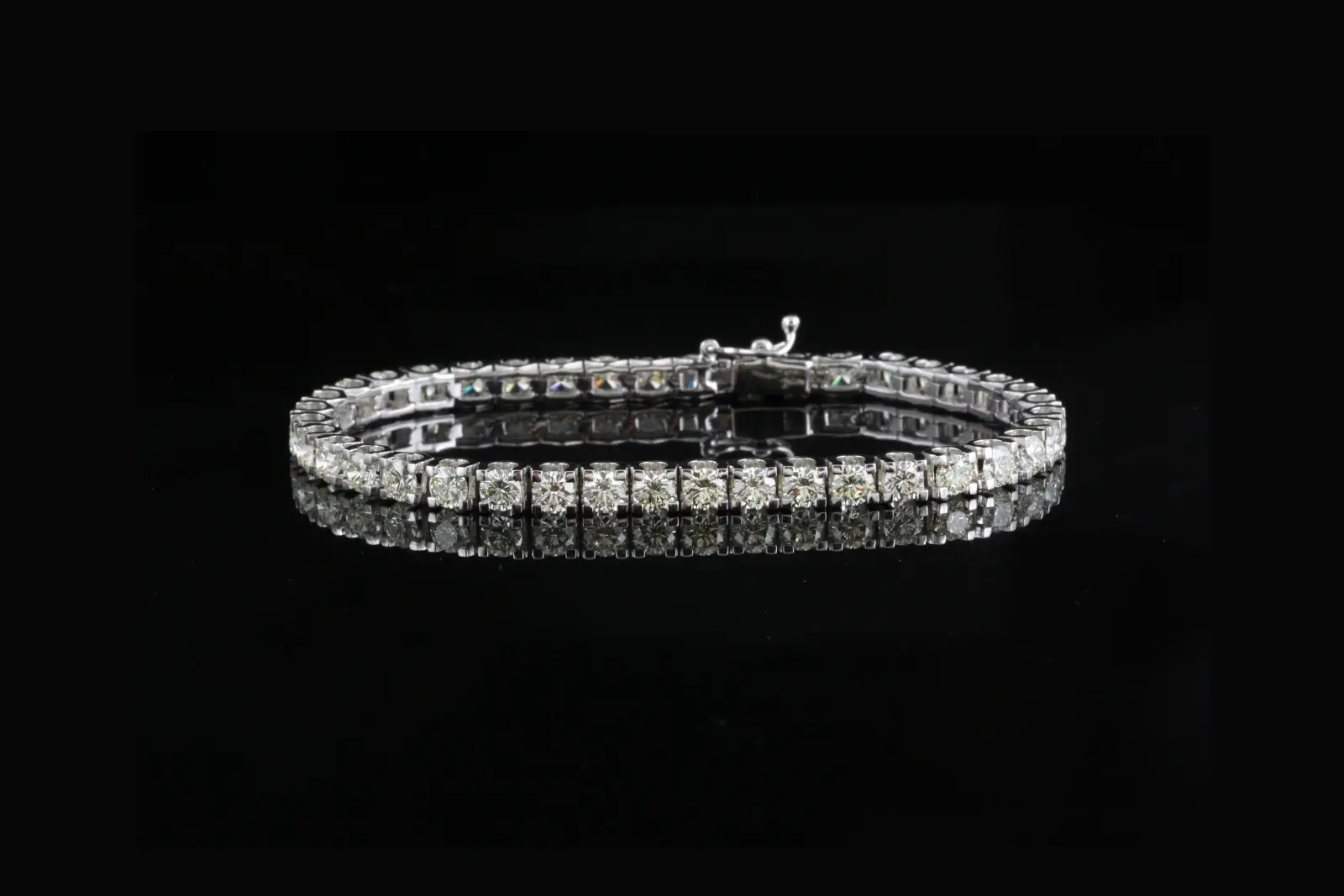 Image title high jewellery diamond bracelet